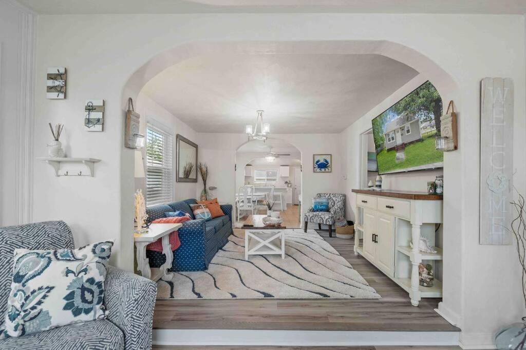 Beach Bungalow - 1 Block To Beach - Pets Welcome! Norfolk Buitenkant foto