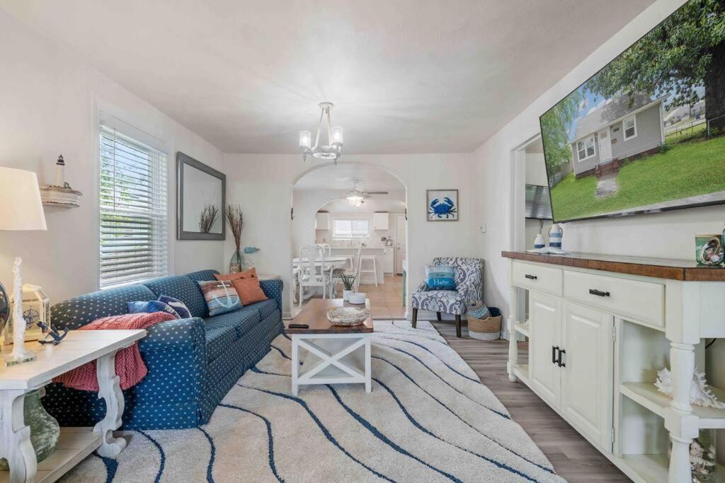 Beach Bungalow - 1 Block To Beach - Pets Welcome! Norfolk Buitenkant foto