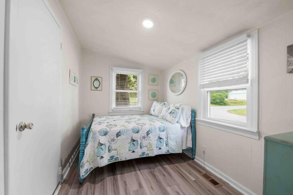 Beach Bungalow - 1 Block To Beach - Pets Welcome! Norfolk Buitenkant foto