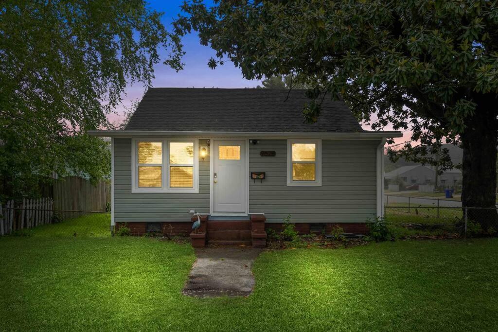 Beach Bungalow - 1 Block To Beach - Pets Welcome! Norfolk Buitenkant foto