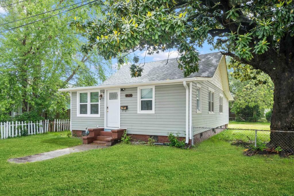 Beach Bungalow - 1 Block To Beach - Pets Welcome! Norfolk Buitenkant foto
