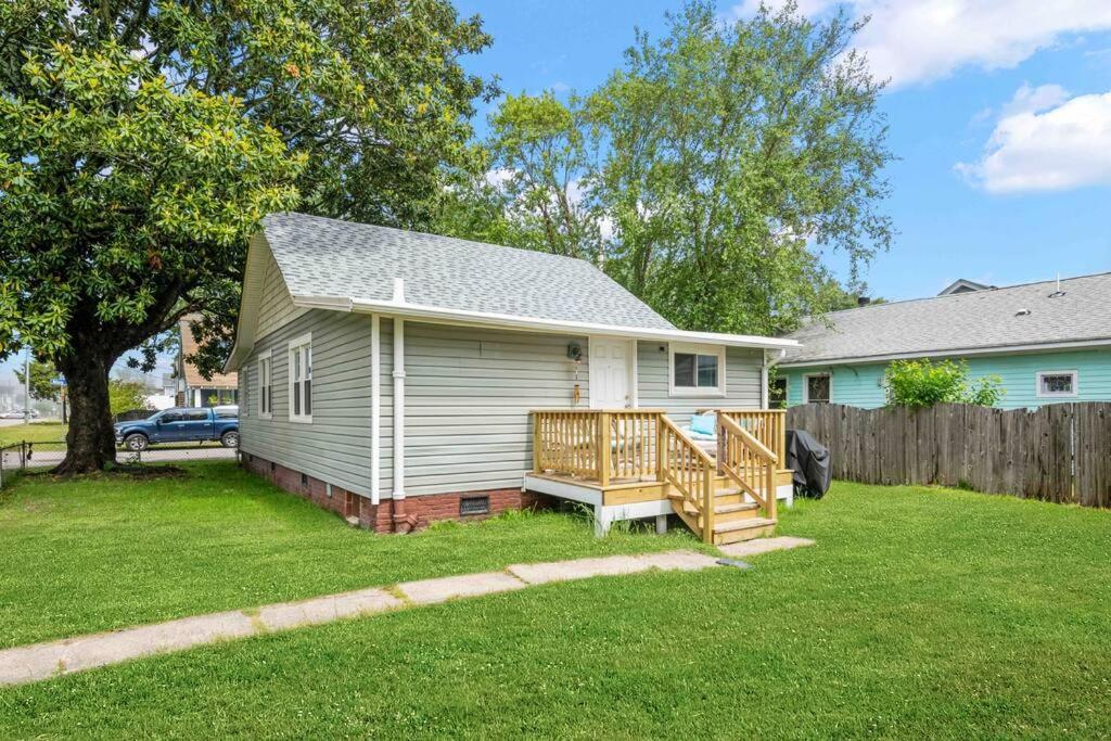 Beach Bungalow - 1 Block To Beach - Pets Welcome! Norfolk Buitenkant foto