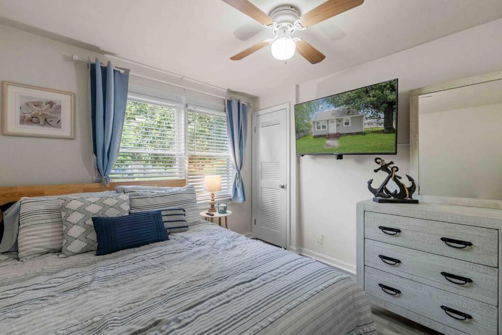 Beach Bungalow - 1 Block To Beach - Pets Welcome! Norfolk Buitenkant foto