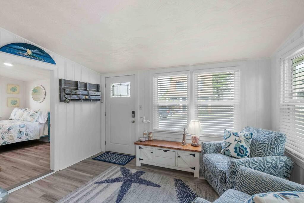 Beach Bungalow - 1 Block To Beach - Pets Welcome! Norfolk Buitenkant foto