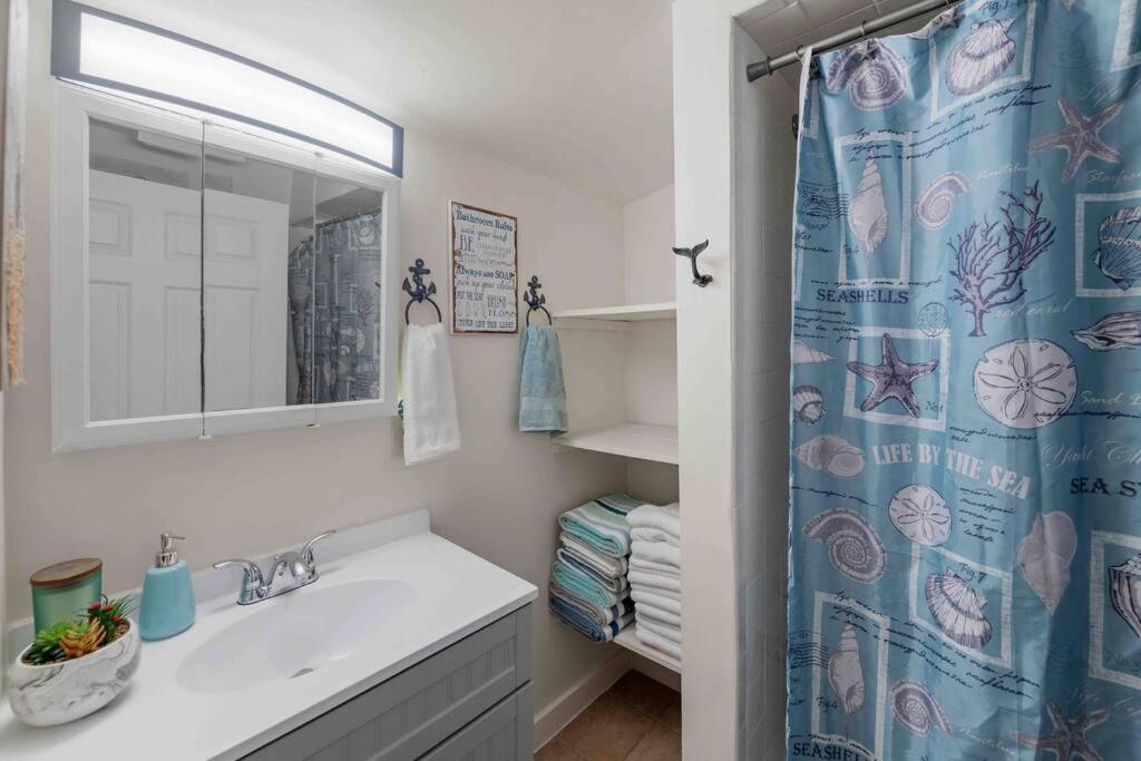 Beach Bungalow - 1 Block To Beach - Pets Welcome! Norfolk Buitenkant foto