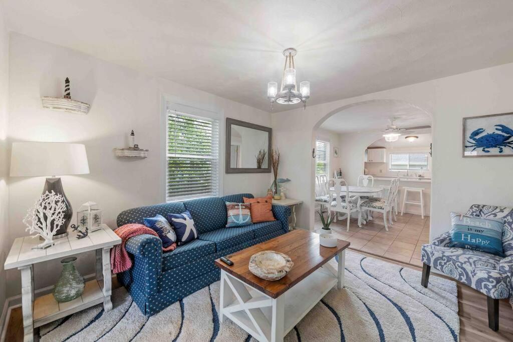 Beach Bungalow - 1 Block To Beach - Pets Welcome! Norfolk Buitenkant foto