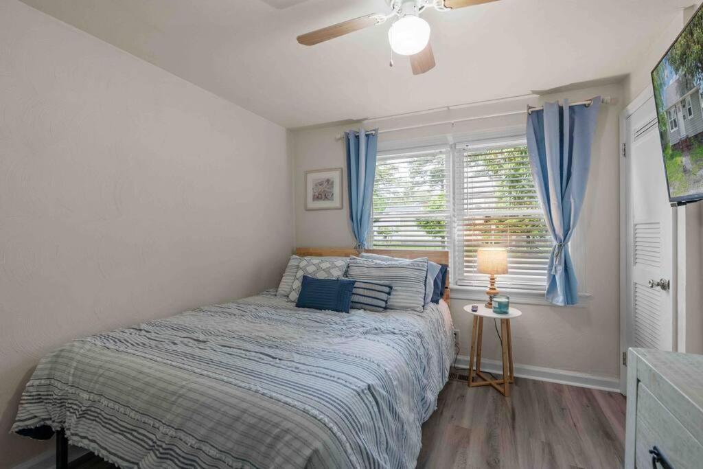 Beach Bungalow - 1 Block To Beach - Pets Welcome! Norfolk Buitenkant foto
